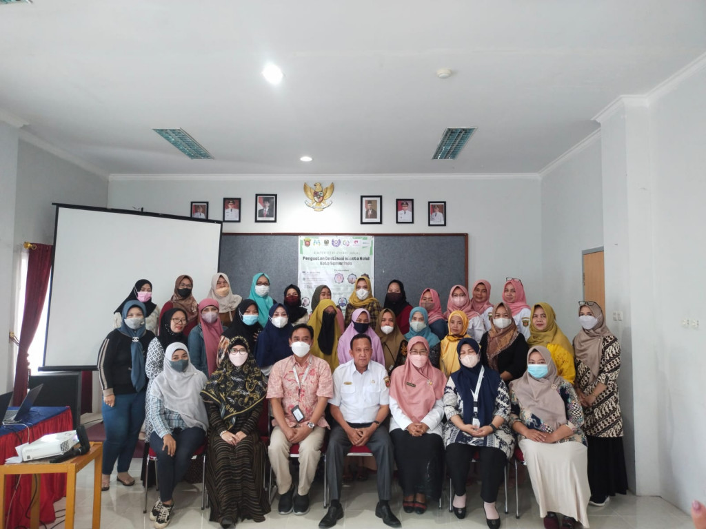 Bimtek Sertifikasi Halal bagi Perempuan Pelaku Usaha UMKM di Kecamatan Samarinda Kota
