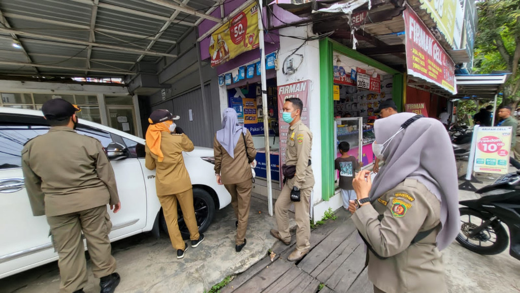 Meninjau dan memastikan bahwa bangunan lapak PKL dan bangunan liar diareal GOR Segiri