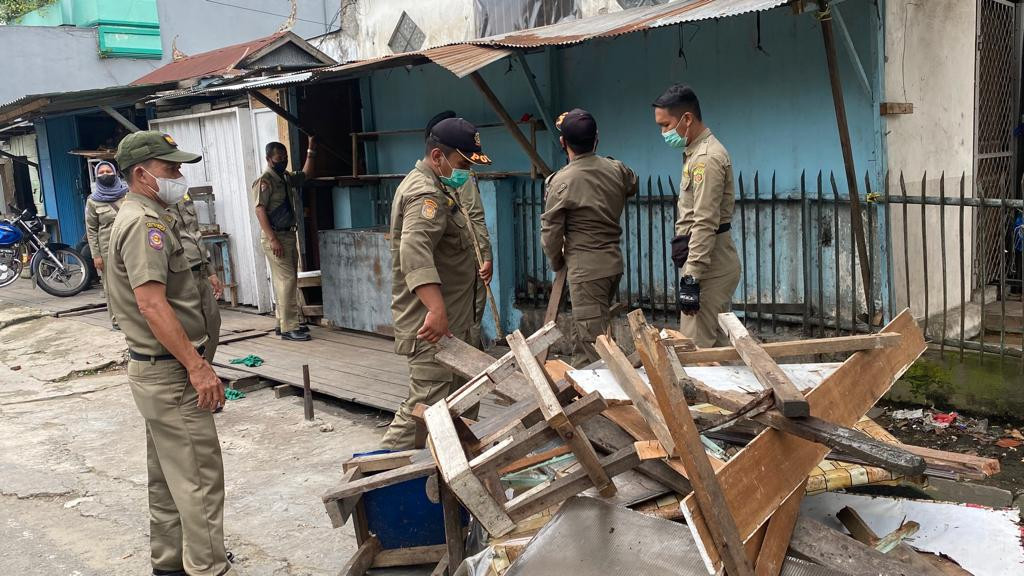 Pembongkaran Lapak-Lapak, Rombong PKL serta bangunan liar