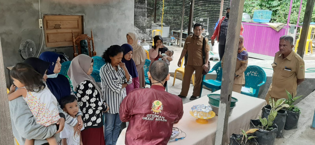 Sosialisasi panen hasil dari pembuatan eco-Enzime dari sampah organik yang dilaksanakan di RT 12. RT. 14 dan RT 09 kelurahan Bugis