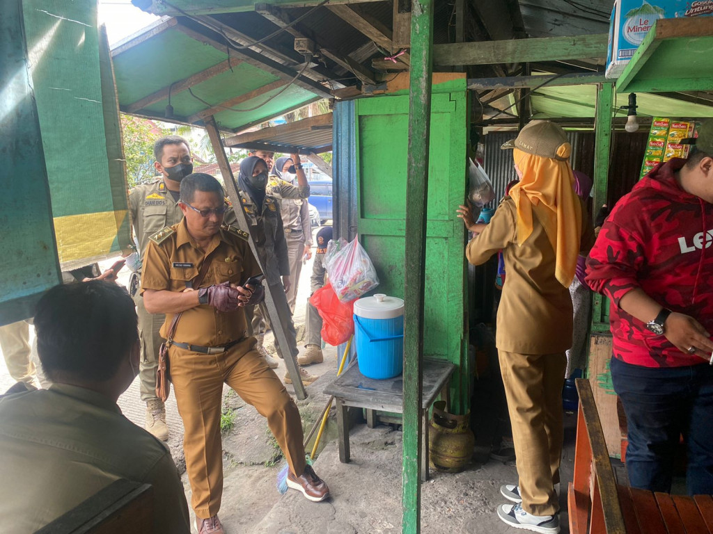 Pembongkaran sekaligus monitoring PKL-PKL yang masih Melanggar Perda
