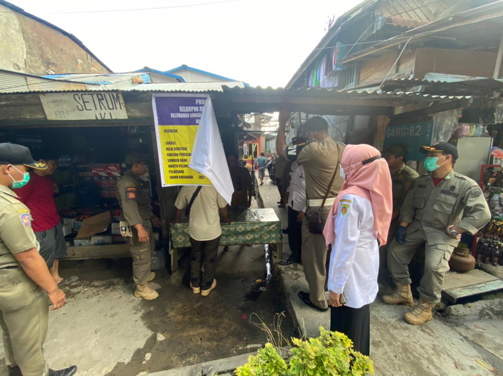 Pembongkaran Jembatan Lapak PKL dan Bangunan Liar Atap diatas Gang