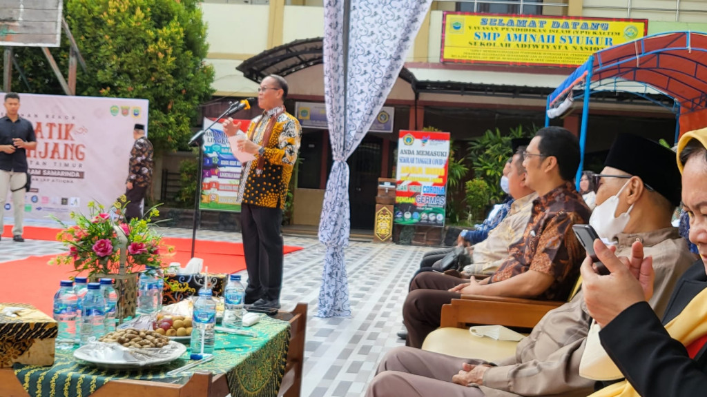Menghadiri Acara Pemecahan Rekor Membatik Terpanjang Oleh Siswa SMA Islam Samarinda