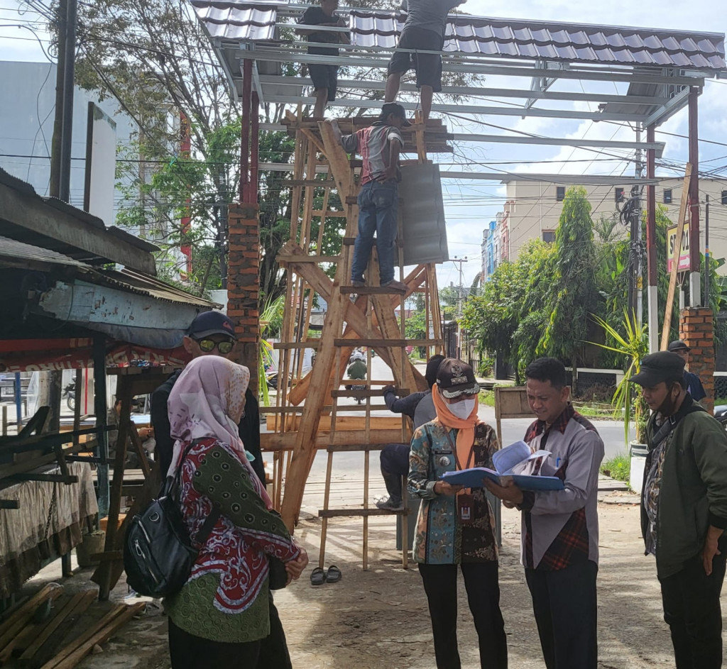 Peninjauan Probebaya Bidang Sarana dan Prasarana Pembuatan Gapura