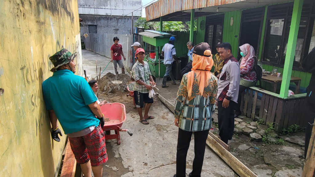 Peninjauan Probebaya Bidang Sarana dan Prasarana Semenisasi Gang dan Perawatan Parit