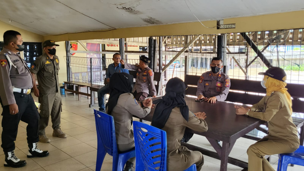 Koordinasi Dengan Polsek Kawasan Pelabuhan Terkait Penertiban PKL dan Pembersihan Drainase