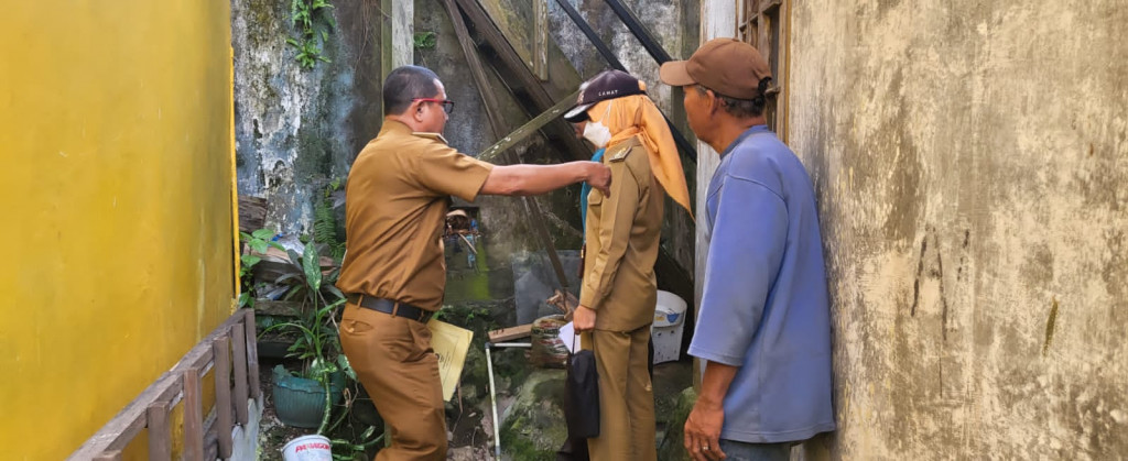 Tinjauan Lapangan Terkait Rencana Renovasi Tangga Pagar Pemakaman