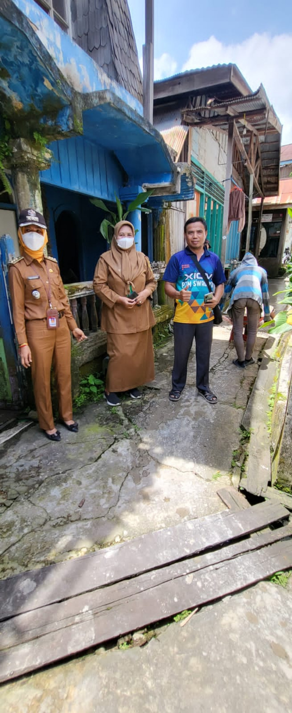 Peninjauan Lapangan Semenisasi Gang 10 RT. 23 Kelurahan Pasar Pagi