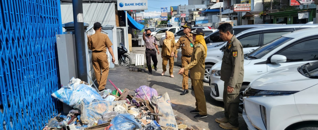 Monitoring PKL dan Kebersihan Lingkungan di Wilayah Kelurahan Sungai Pinang Luar dan Kelurahan Pelabuhan