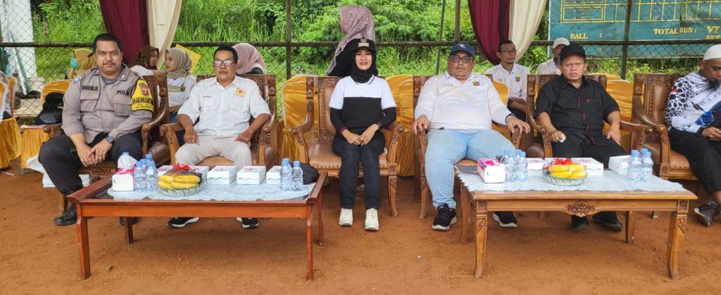 Menghadiri Pembukaan Lomba Panahan Tradisional