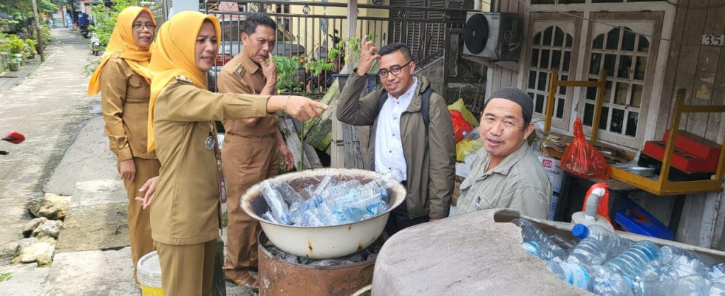 Bersama Pembina Bank Sampah Induk Kota Samarinda (Bungas Mahakam)