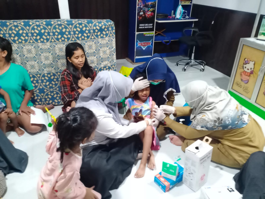 Sweeping Rumah Warga Untuk Vaksin Campak Rubela Anak Usia 9 Bulan s/d 15 Tahun