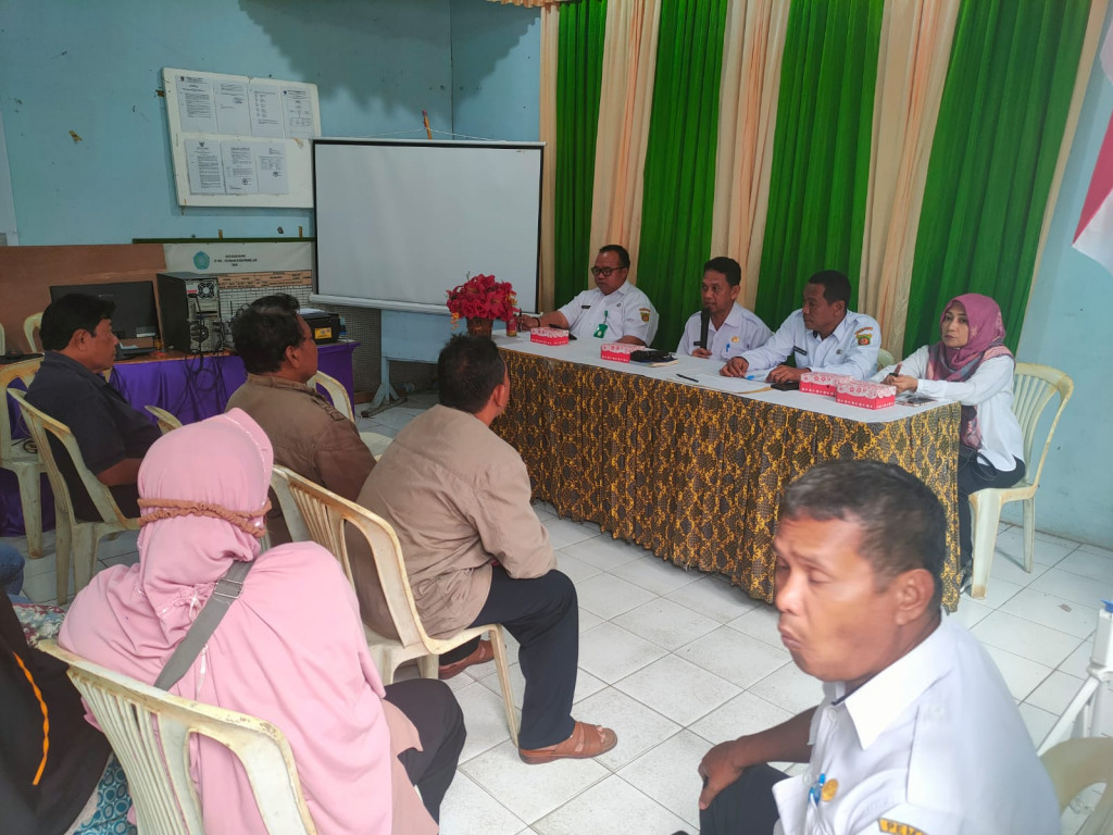 Sosialisasi Bersama Warga Yang Bermukim di Bantaran Sungai Karang Mumus