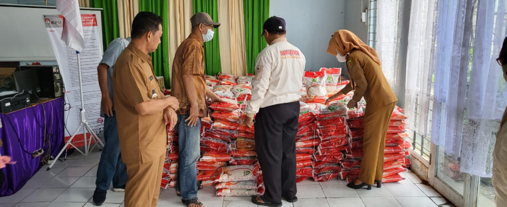 Monitoring Pendistribusian Beras Gratis Bagi Warga Tidak Mampu