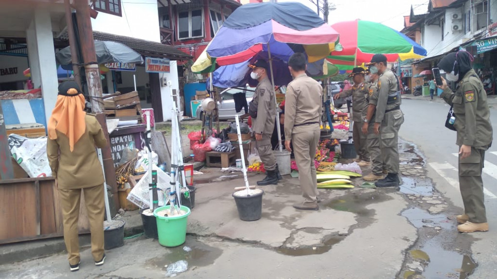 Pembongkaran Lapak PKL Yang Makan Badan Jalan