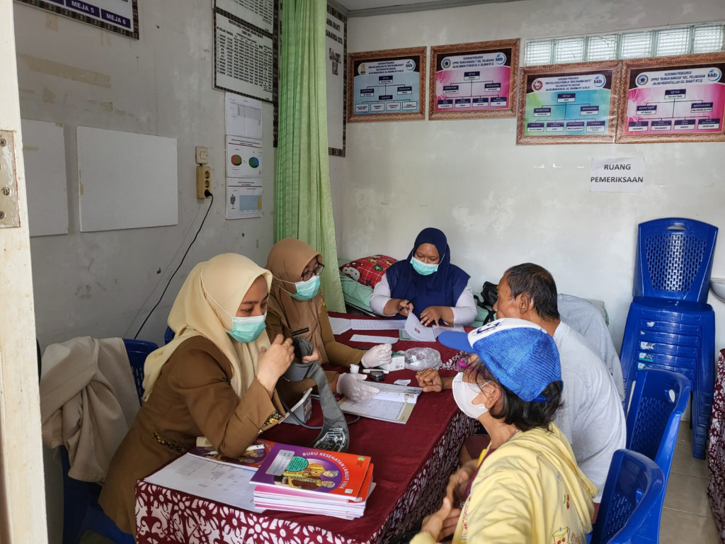 SKRINING KESEHATAN DI POSYANDU LANSIA DHARMA BAHAGIA DI KELURAHAN PELABUHAN