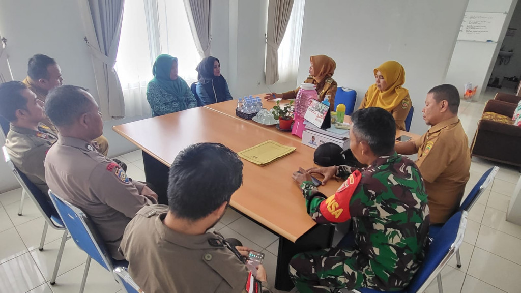 Rapat Bersama Lurah, Babinsa dan Bhabinkamtibmas Kelurahan Pasar Pagi Terkait Aduan Warga