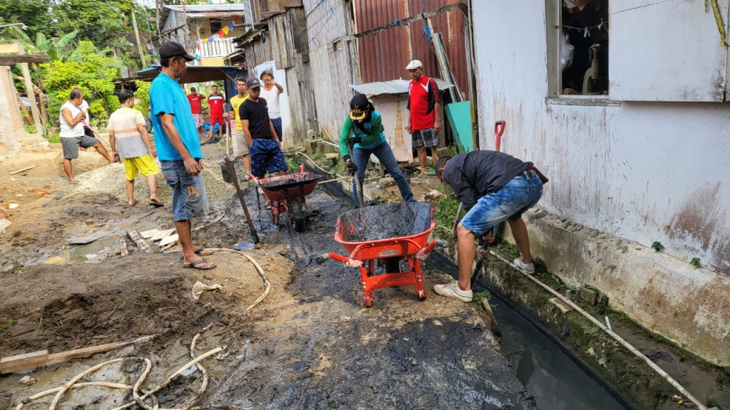 Gotong Royong Pengangkatan Sedimentasi Drainase
