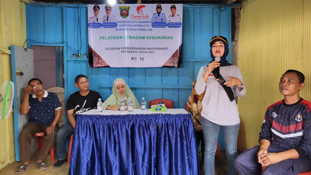 Pelatihan Pemadaman Api Probebaya Kelurahan Sungai Pinang Luar