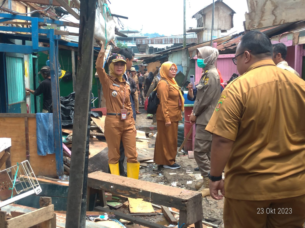 Monitoring Pembongkaran Bangunan Gang Rombong Oleh Pemiliknya