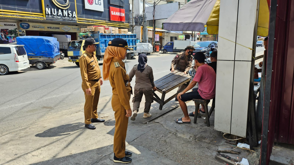 Monitoring PKL-PKL Di Sepanjang Jl. Hidayatullah dan Jl. Imam Bonjol