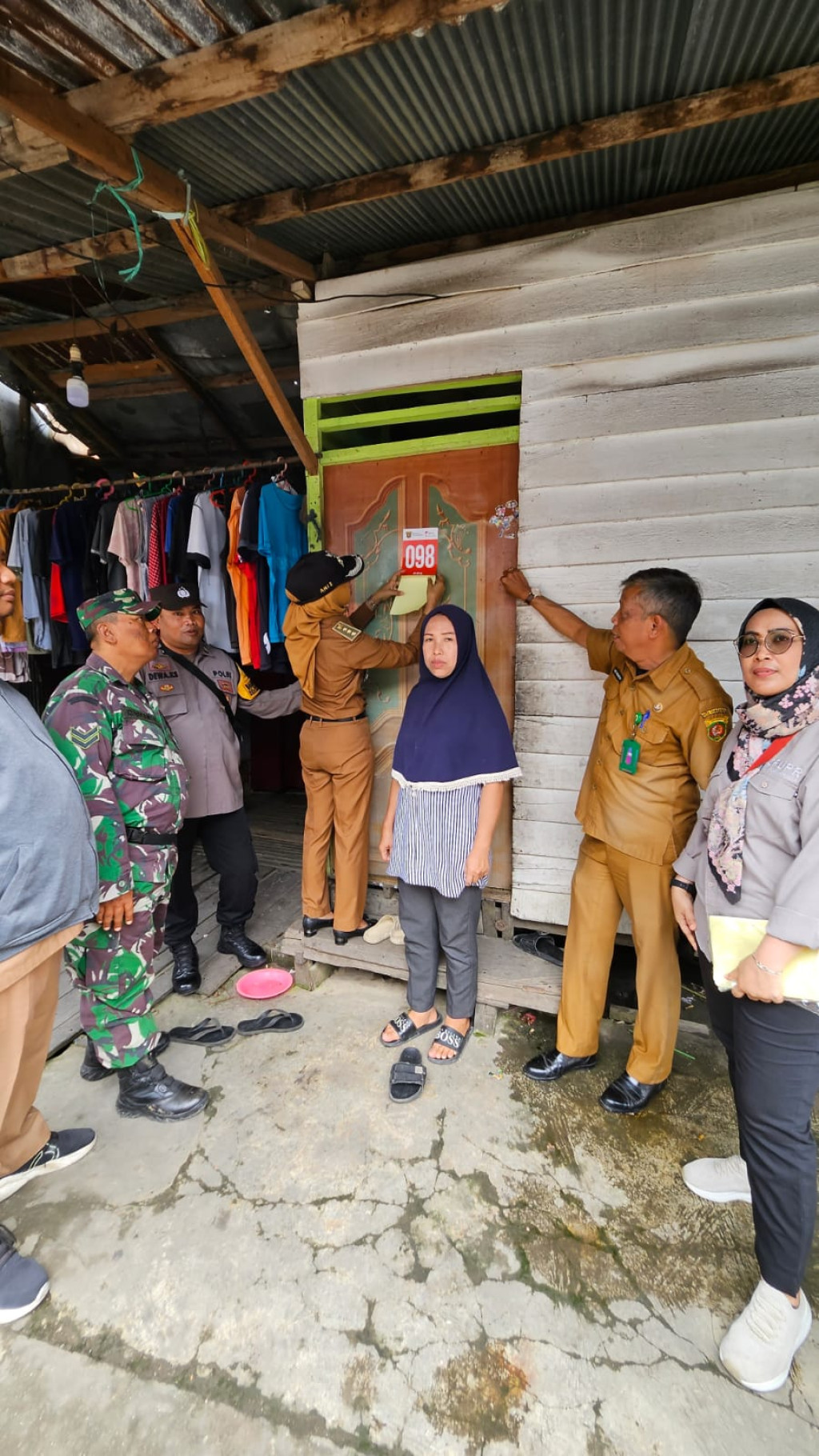 Kembali Penempelan Nomor & Pengukuran Rumah Terkait Normalisasi SKM di RT. 33 dan RT. 37 Kelurahan SPL