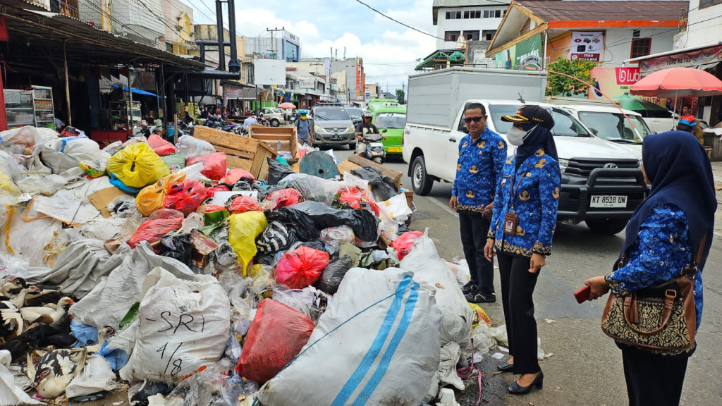 Koordinasi Dengan DLH Untuk Mengangkut Sampah Di Jl. Jend. Sudirman