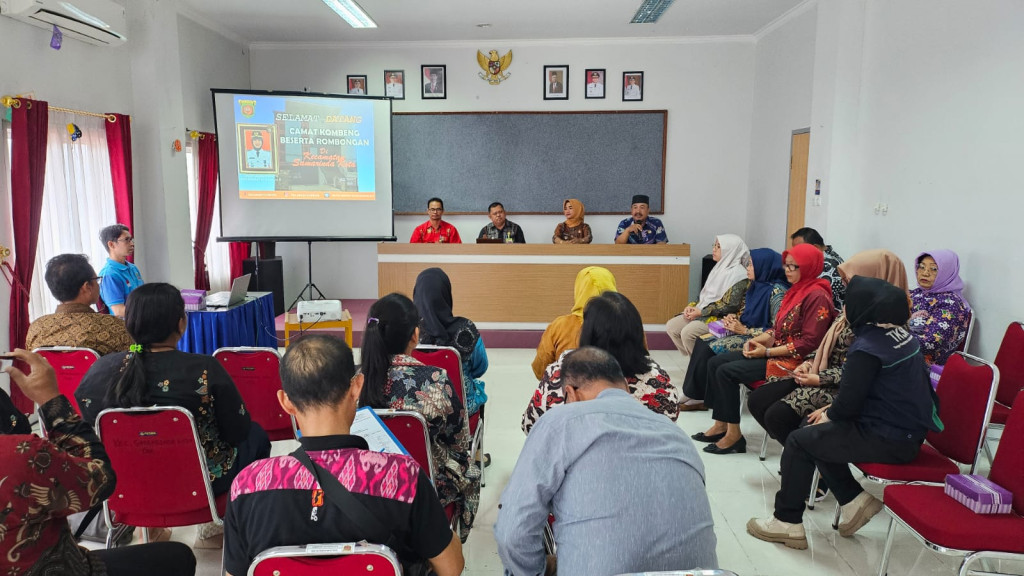 Menerima Kunjungan Studi Tiru Dari Kecamatan Kombeng Kutai Timur