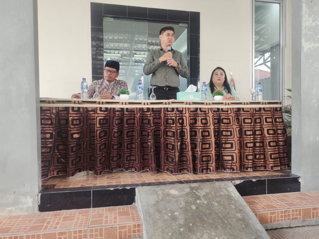 Menghadiri Halal Bihalal Kelurahan Pelabuhan