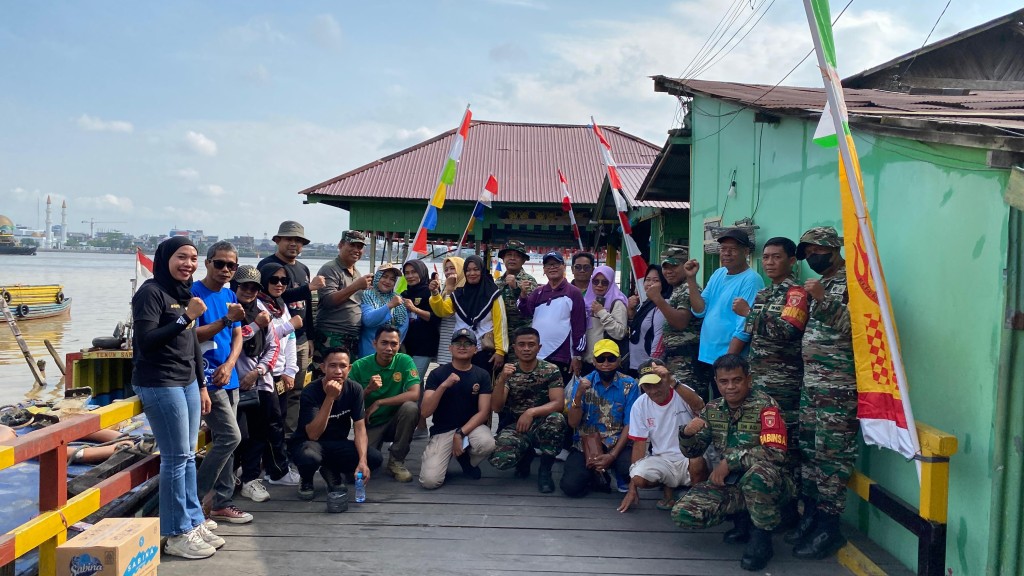 Gotong royong persiapan acara Naga Berkenyawa.