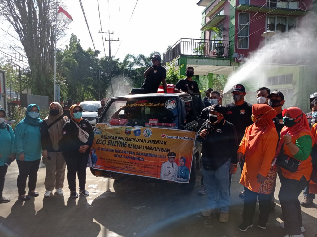 Penyemprotan Eco Enzim untuk mengurangi Virus Covid-19