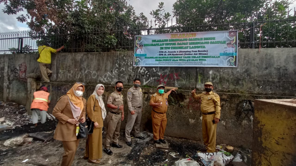 Penghapusan Kontainer di jalan protokol juanda