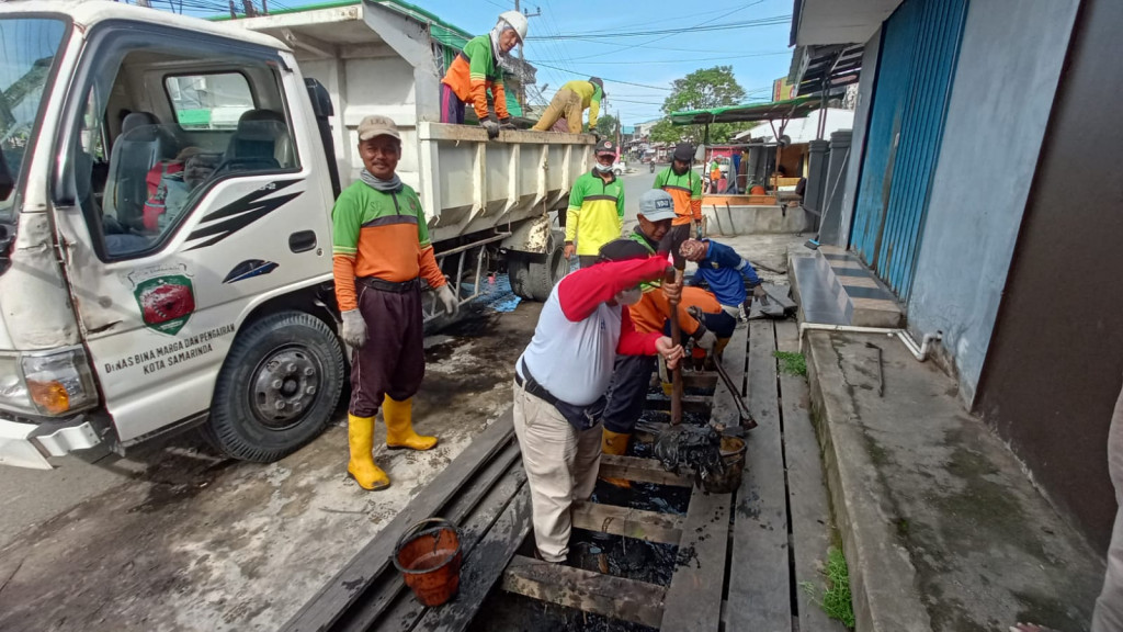gotong royong dan pembersihan selokan/drainase
