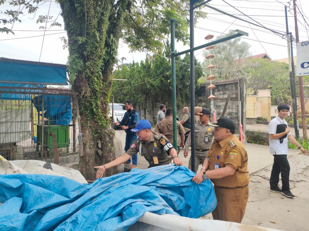 pembongkaran  lapak pedagang Kaki Lima