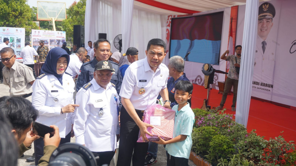 Penyerahan Secara Simbolis oleh Bapak Walikota Samarinda Program Probebaya Tahun 2022