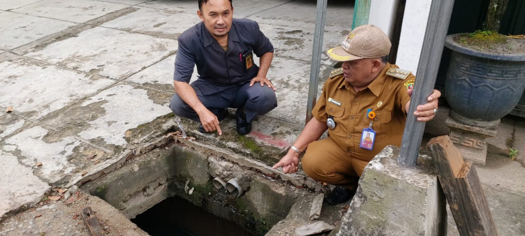 Camat inspeksi ke lapangan jl. Dr. Soetomo RT.38