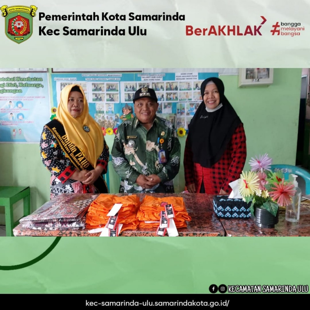 Bantuan dari Camat untuk Bunda PAUD