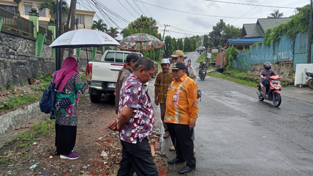 Monitoring Tempat Pembuangan Sampah (TPS) di pinggir Jln Anggur Kel. Sidodadi. Kec. Samarinda Ulu