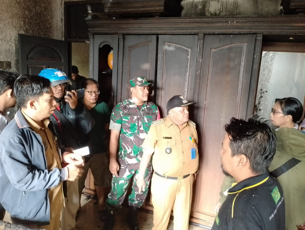 Camat meninjau musibah kebakaran