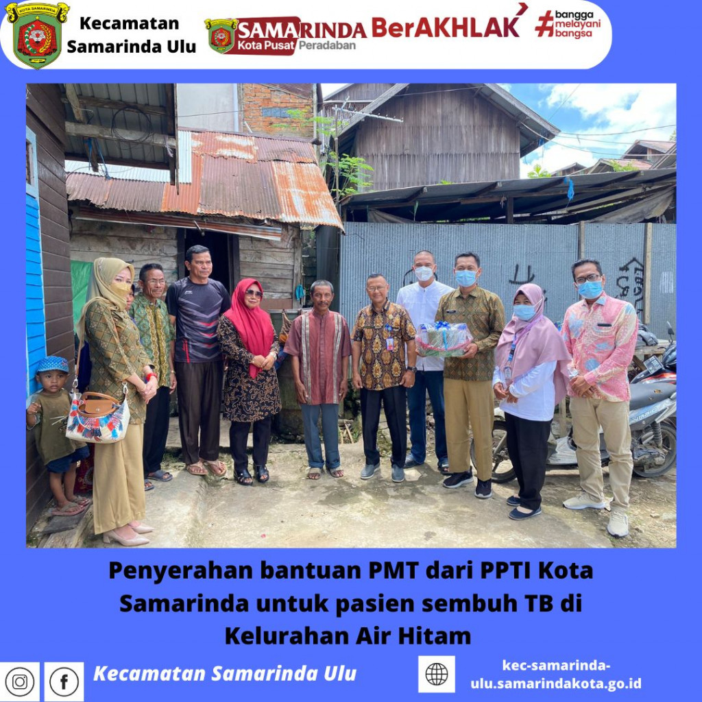 Plt Camat Smd Ulu menyerahkan bantuan PMT dari PPTI Kota Samarinda untuk pasien sembuh TB