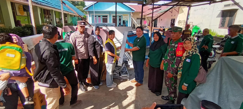 Serah terima barang Probebaya Kelurahan Teluk Lerong Ilir