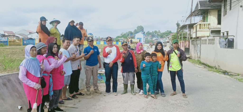 Kegiatan gotong Royong di Jl. Dr. Soetomo gg. 2 Kel. Sidodadi