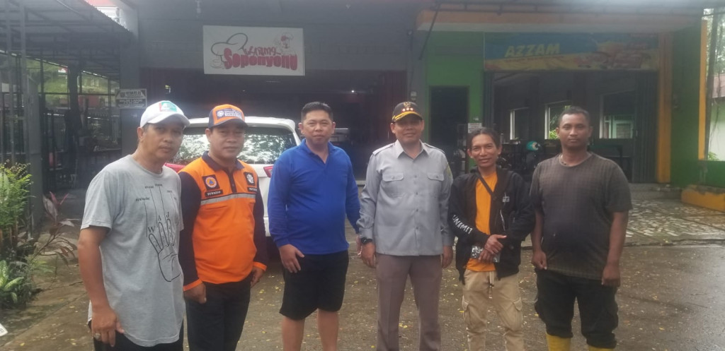 Camat Samarinda Ulu melakukan Investigasi banjir di bawah jembatan Flayover
