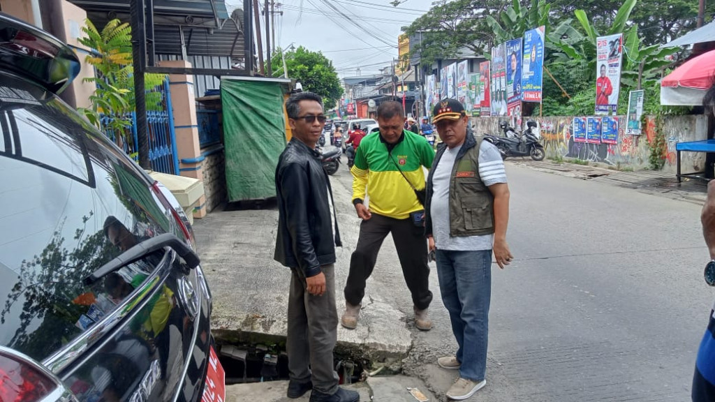 Camat meninjau Pembersihan Drainase jl. KS Tubun