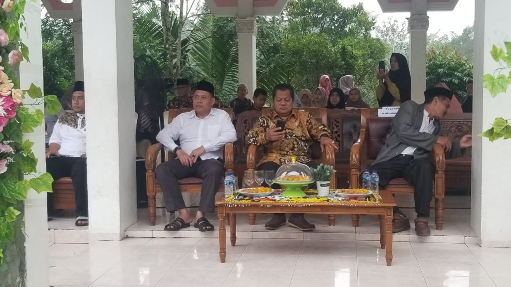 Camat Samarinda ulu menghadiri wisuda santri pondok pesantren Muslimin Indonesia Center (MIC)