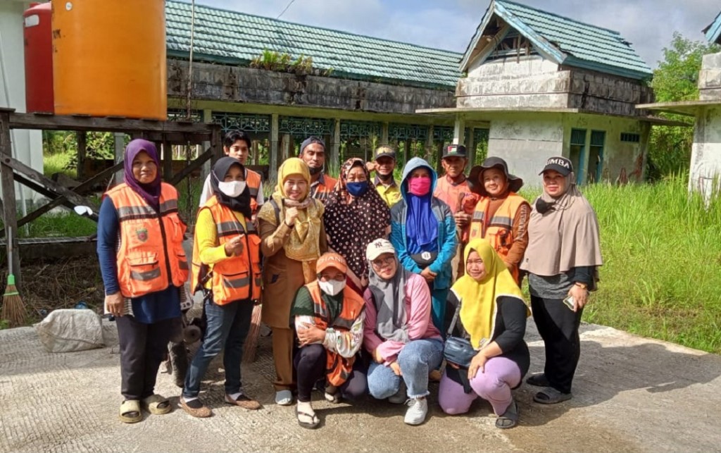 Kasi KLH Monitoring Pekerjaan Penyapu Median Jalan di Wilayah Kecamatan Samarinda Ulu