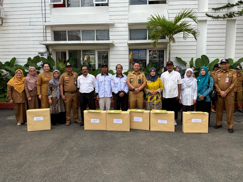 Pemberian Penghargaan kepada Perwakilan Kecamatan Samarinda Ulu berprestasi