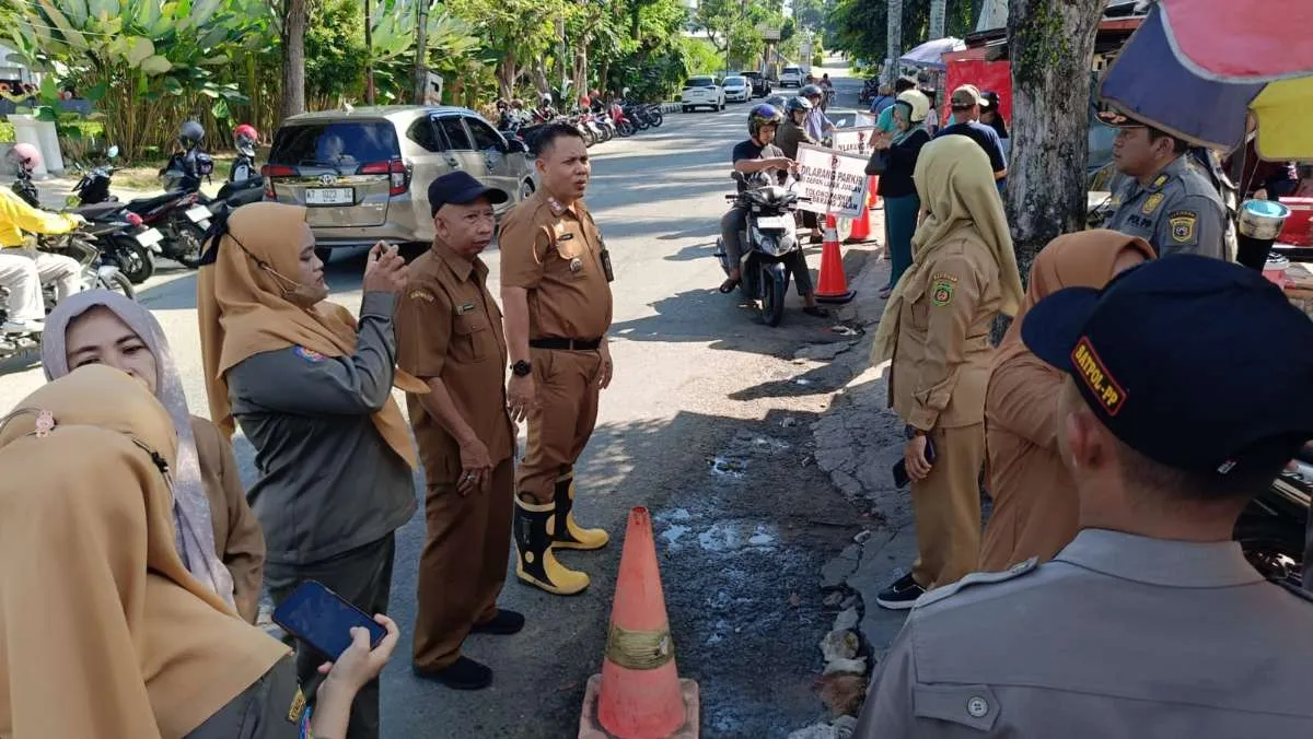 Gotong Royong di Taman Cerdas Samarinda Ulu