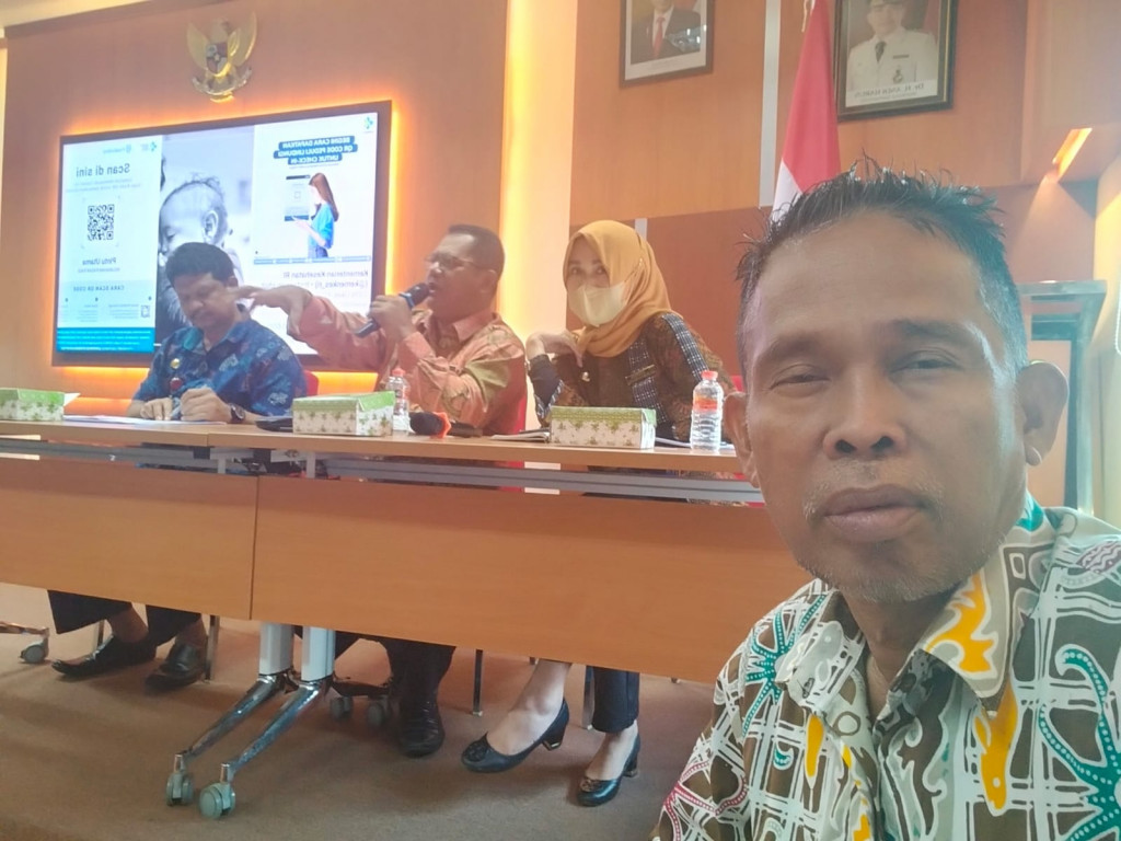 Camat Samarinda Utara menghadiri  acara pemberian bantuan dana BTT