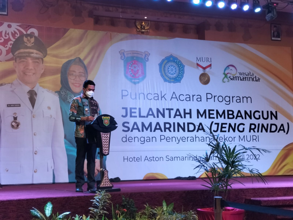 Camat Samarinda Utara Menghadiri Penyerahan Rekor Muri